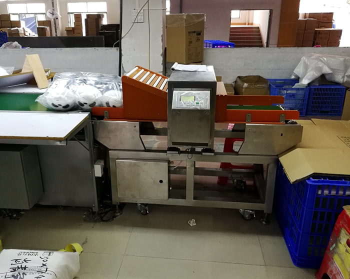 源康毛絨玩具壓縮導入型金屬檢測機6.jpg